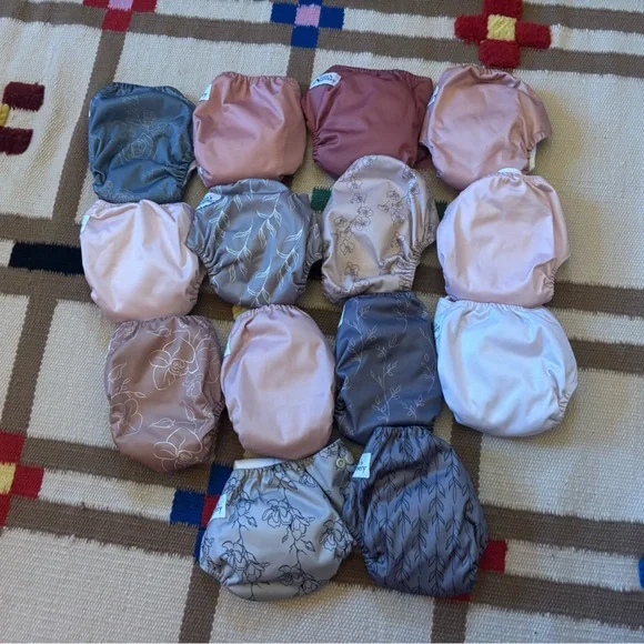 Nora’s Nursery 14 Newborn AIO Cloth Diapers in Blushing Blooms - Picture 2 of 7